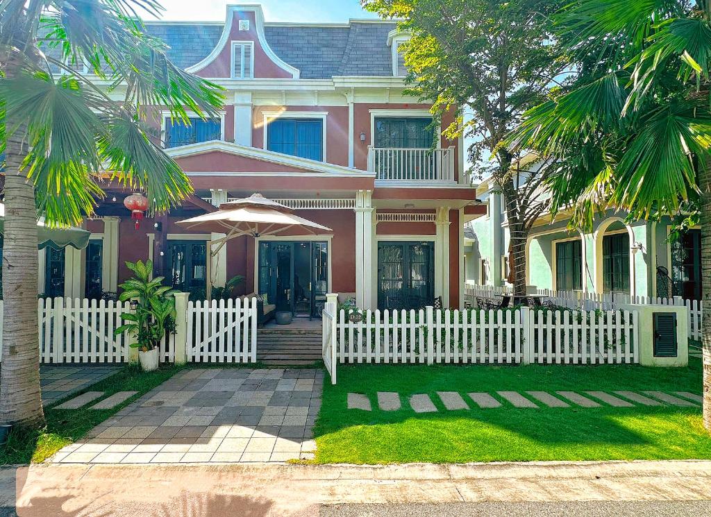 SUNSHINE Beach Villa - Wonderland Royal Ho Tram - Three - Bedroom Villa